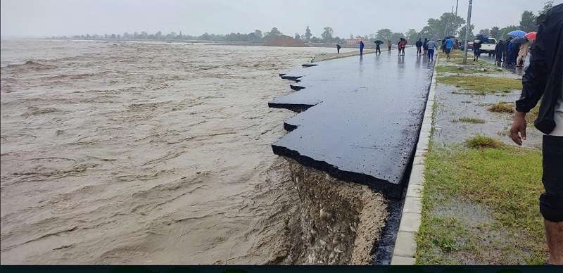 Floods, Landslides Inflict Damage worth Rs 4 Billion to Roads