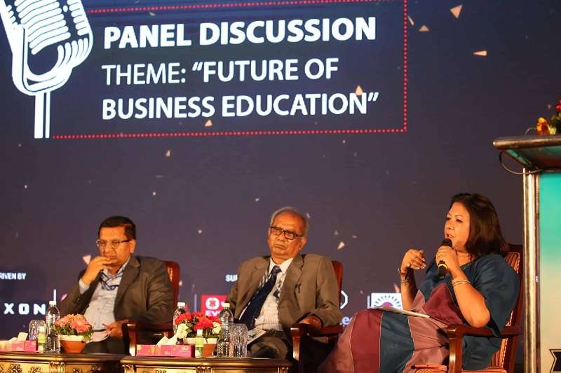 Education Experts Emphasize on Enhancing Connection between Business Schools and Industries