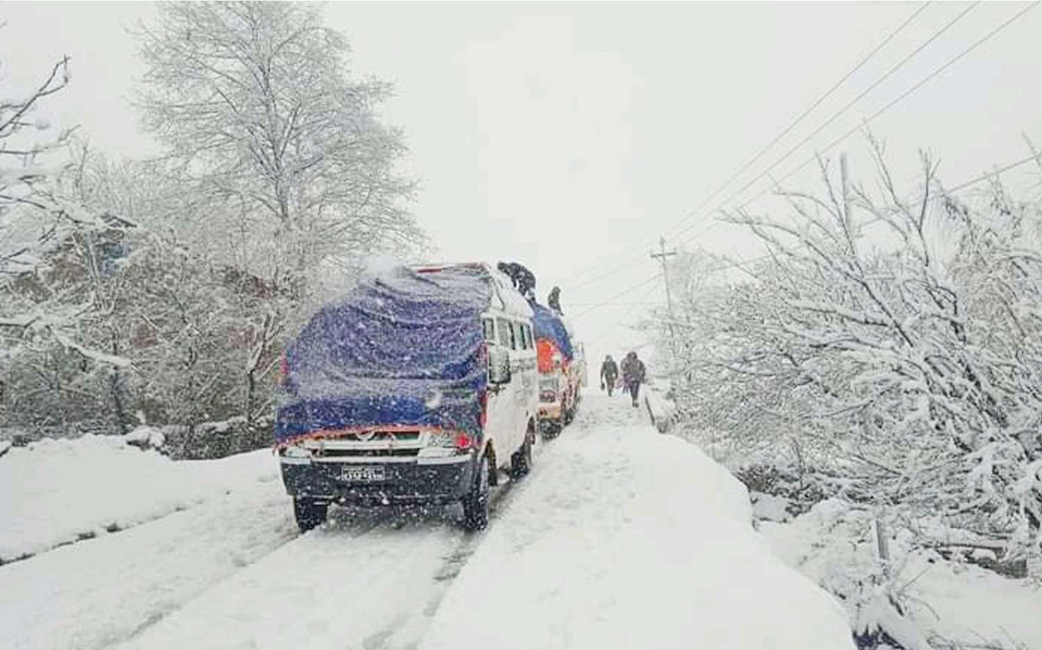 Snowfall Obstructs Nagma-Gamgadhi Road 