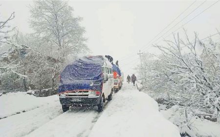 Snowfall Obstructs Nagma-Gamgadhi Road 