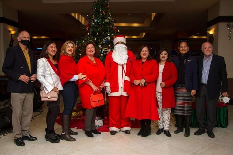 Radisson Hotel Marks Christmas Tree Lighting Ceremony