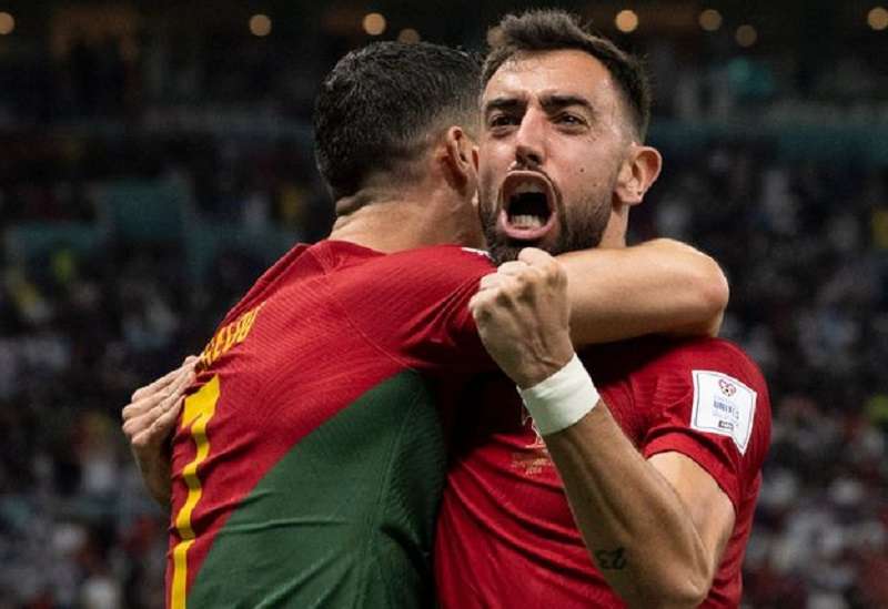 Fernandes Double Fires Portugal into World Cup Last 16
