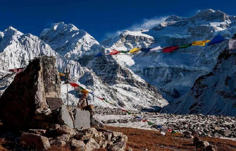 Fourteen Mountaineers Scale Mt Kanchenjunga