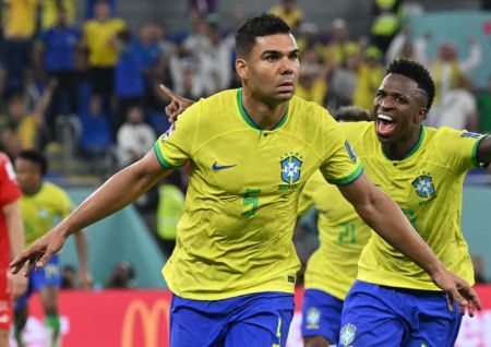 Casemiro Magic Sends Brazil into Knockout Stage