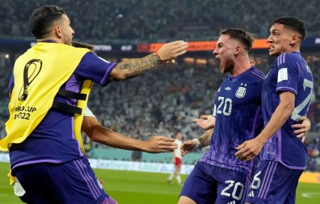 Argentina outclass Poland to Reach Knockout Stage of World Cup