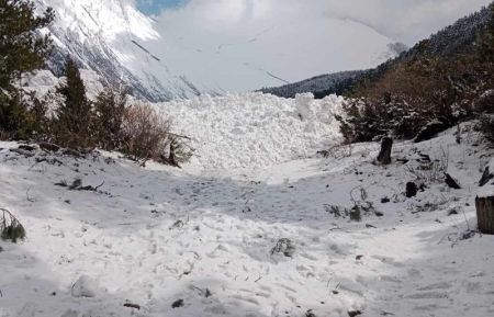 Avalanche in Manang Causes Inconvenience to Locals and Tourists
