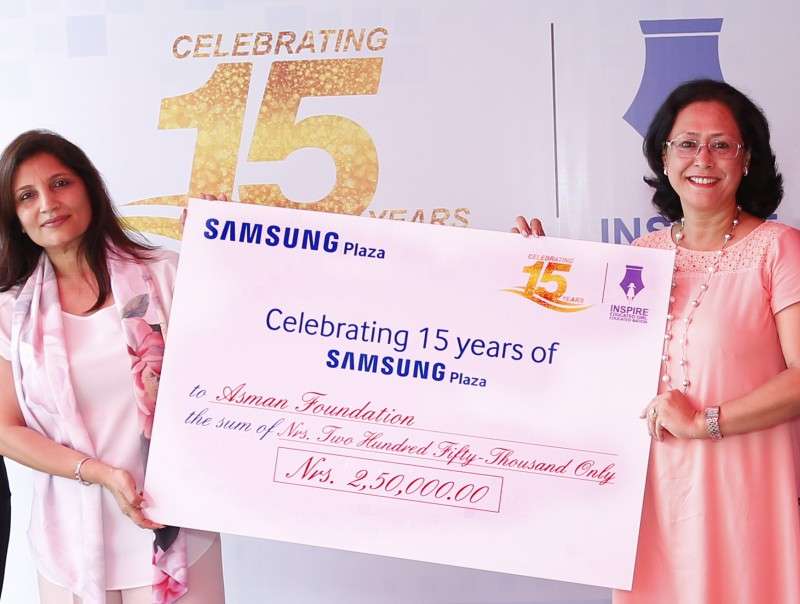 President of Asman Foundation, Kamal Keshari Tuladhar, receiving a cheque of Rs 250,000 from Him Electronics for the education of girl students on the occasion of the 15th anniversary of Samsung Plaza. Photo Courtesy: Him Electronics