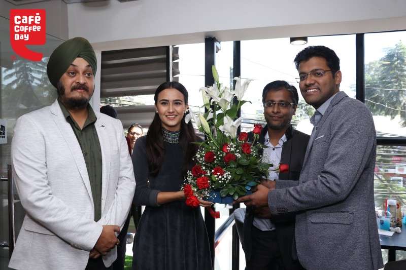 
Popular actress Swastima Khadka  inaugurates a new outlet of Café Coffee Day at Durbar Marg amid an event on Wednesday, October 31. Photo Courtesy: CCD

